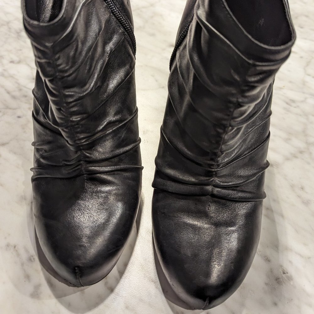 Black Women Leather Arnold Churgin Ankle Boot